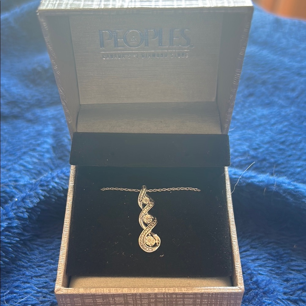 Silver Necklace Elegant Jewelry Piece